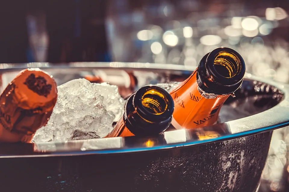 Quelles sont les astuces à utiliser pour servir et savourer du champagne